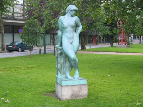 bergen statue